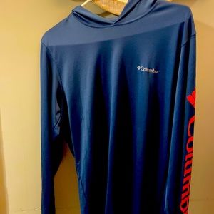 Columbia hooded sun shirt. Navy/red lettering
